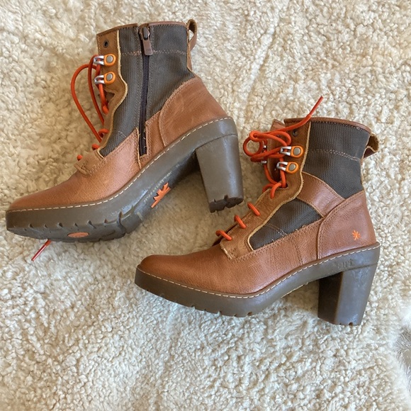 The Art Company lace up leather boots. Size 39 EUR. Made in Spain. - Picture 5 of 11